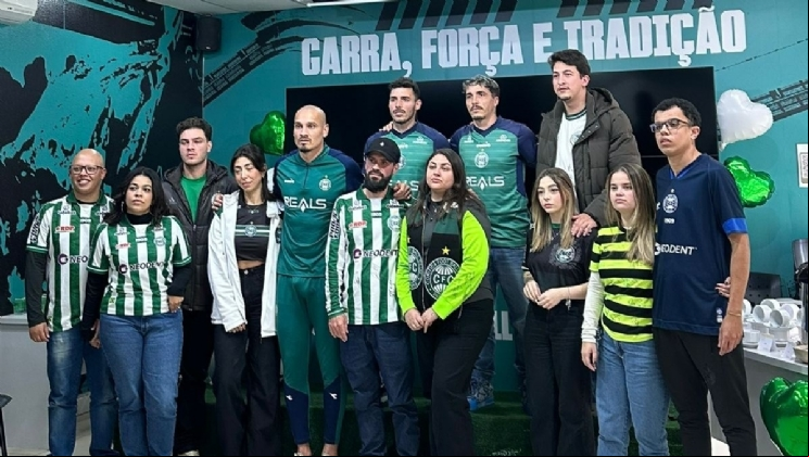 Reals convoca atletas e faz ação especial com torcedores do Coritiba no Dia dos Namorados